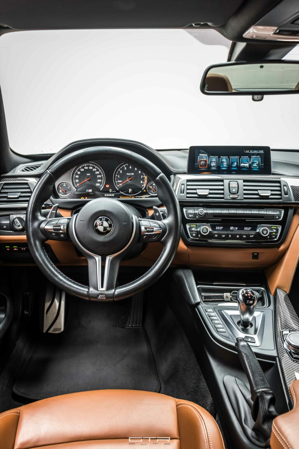 alt = "bmw m4 competition interior"