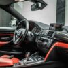 Alt = "Bmw M4 F82 by GTR Auto interior rojo"