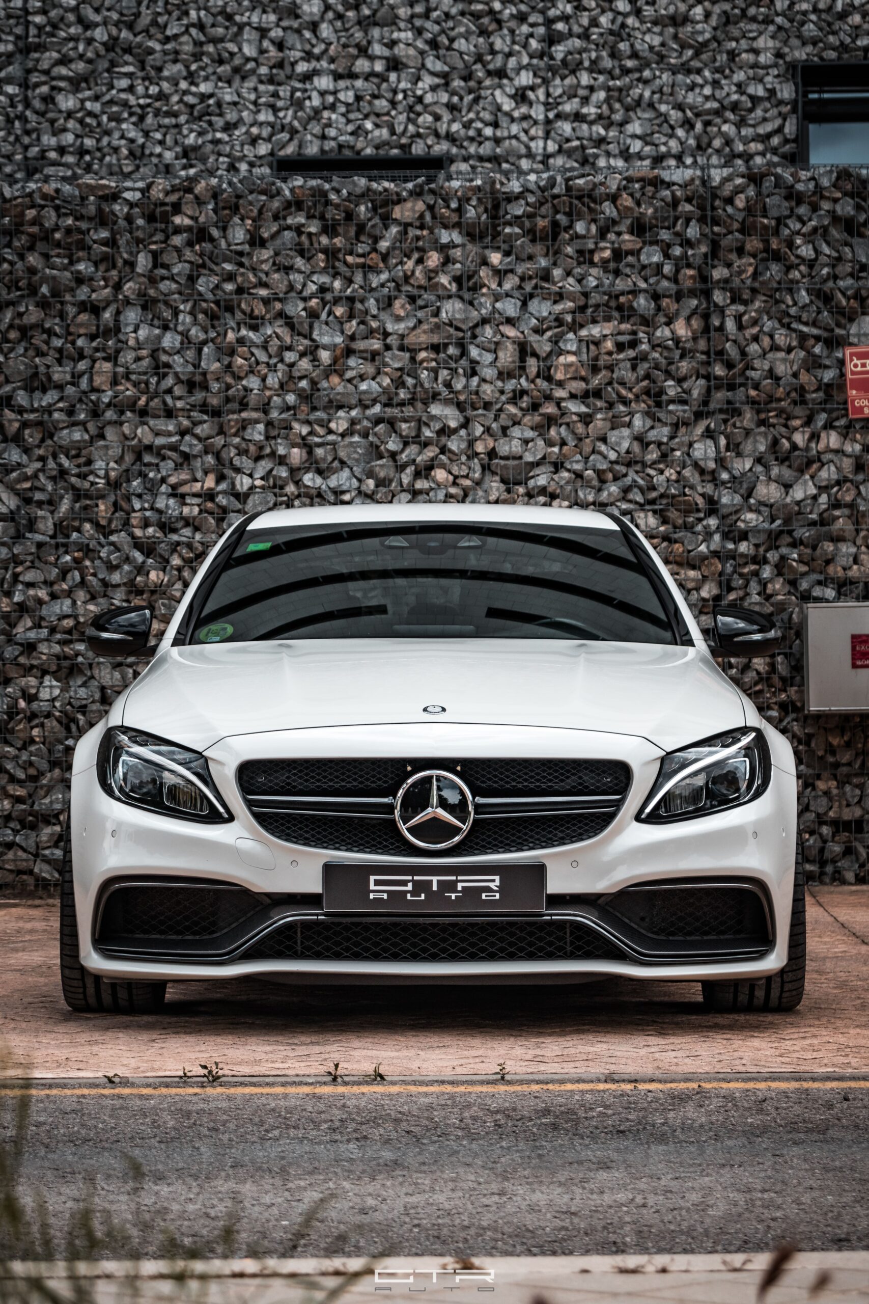 alt="mercedes c63 amg"