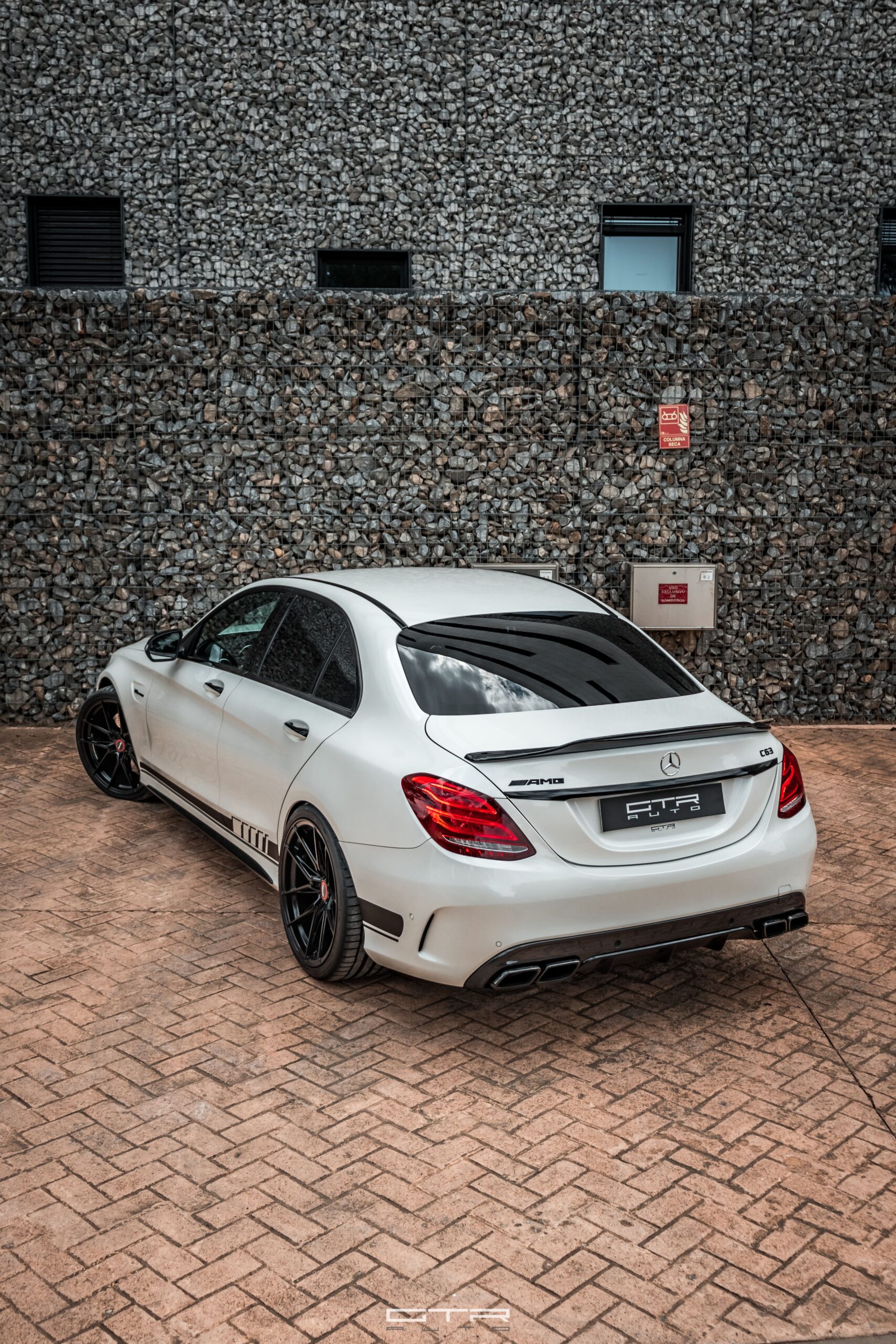 alt="mercedes c63 amg"
