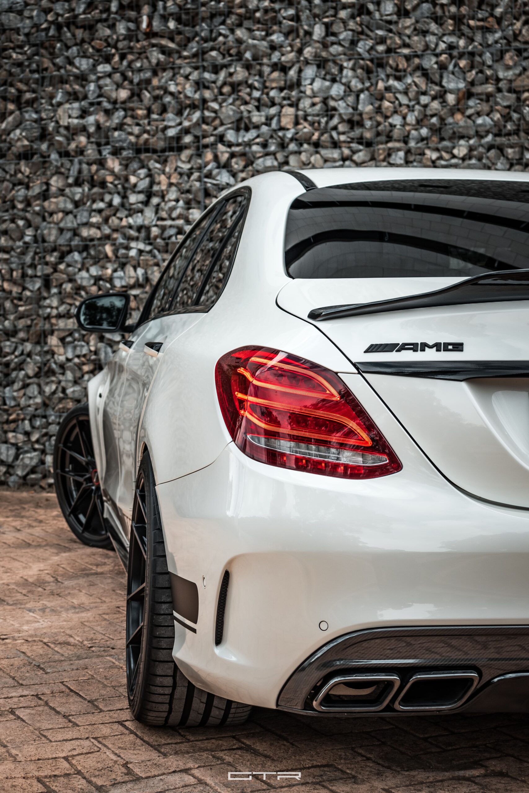 alt="mercedes c63 amg"
