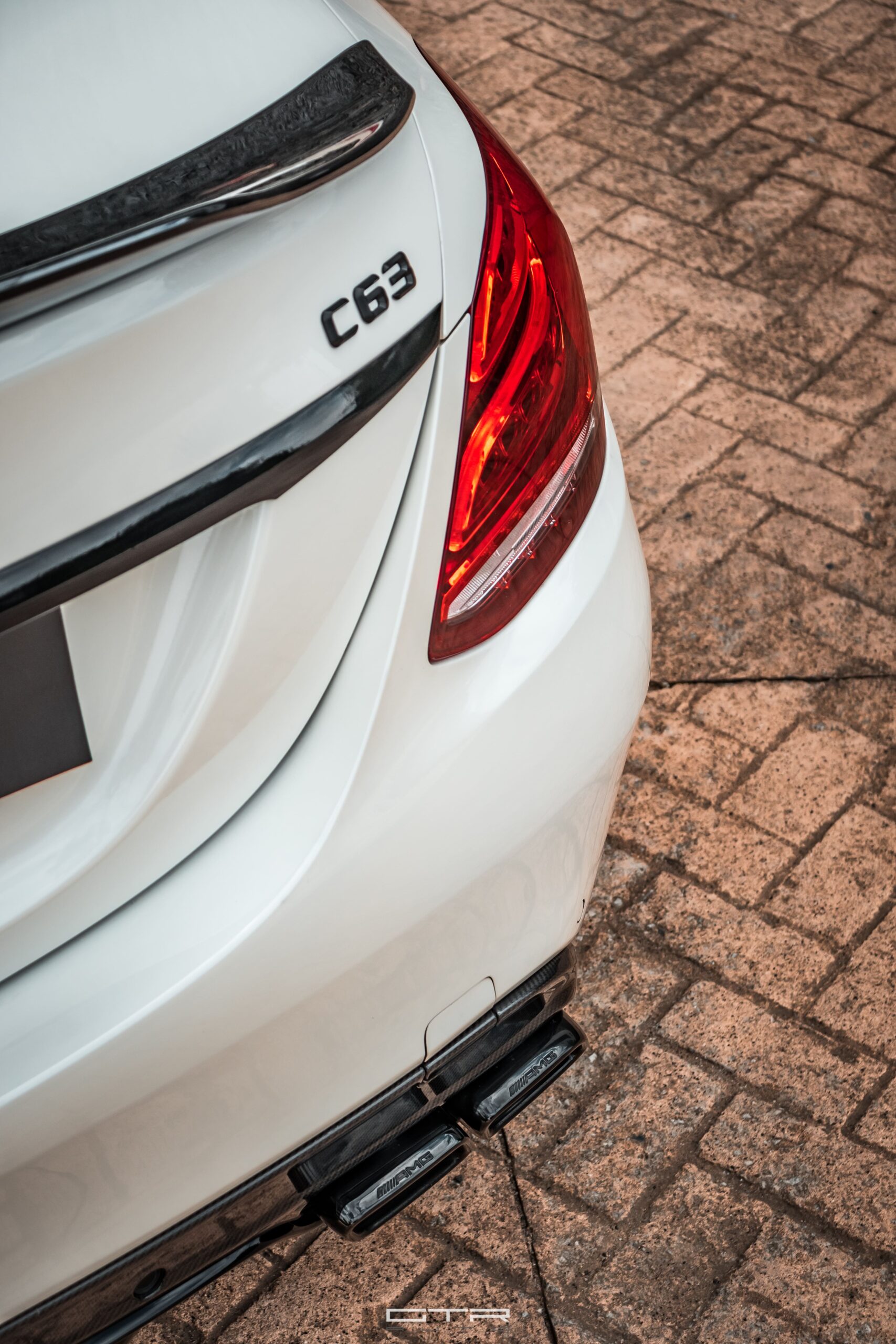 alt="mercedes c63 amg"