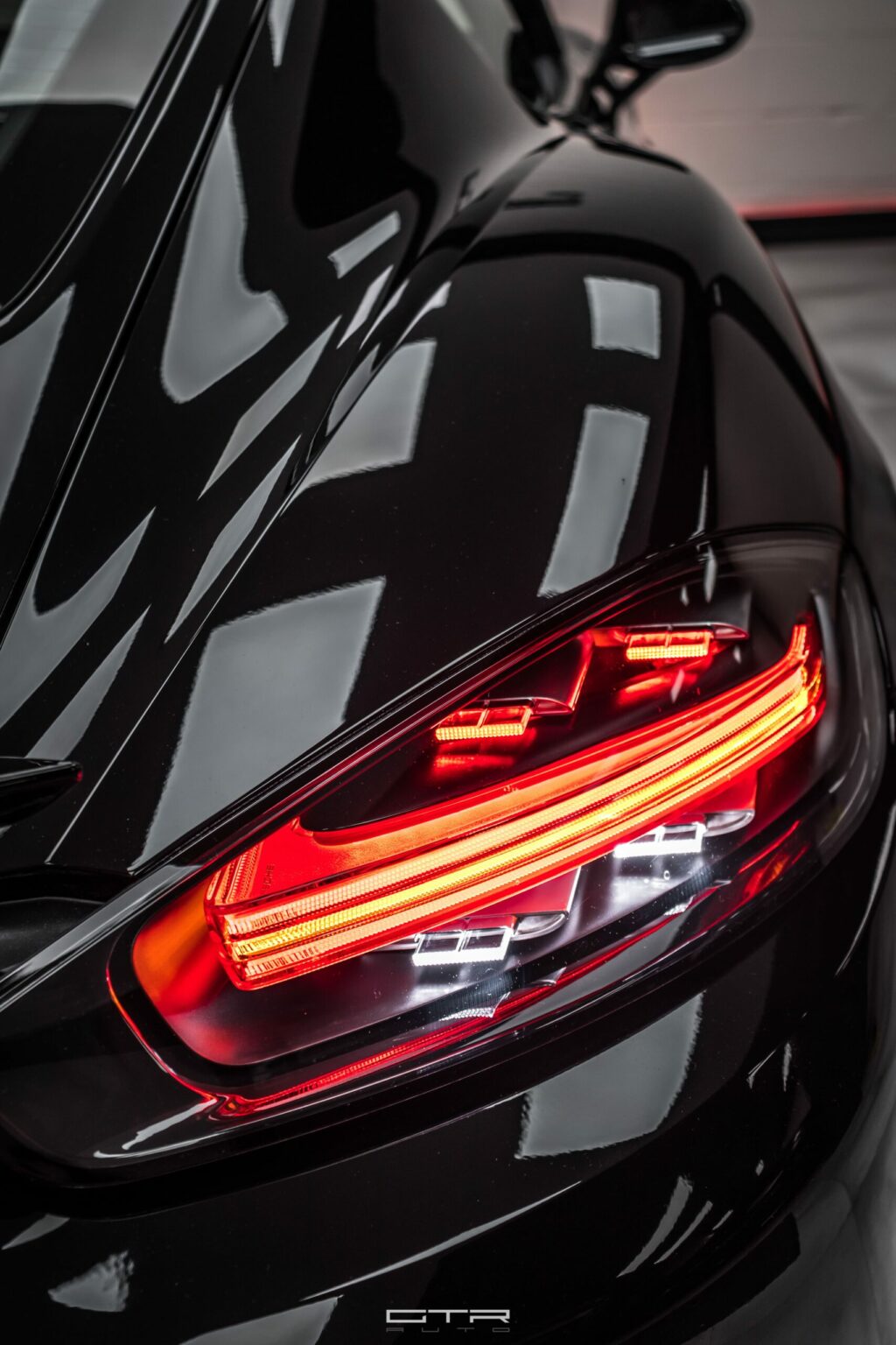 alt = "Porsche 718 cayman custom"