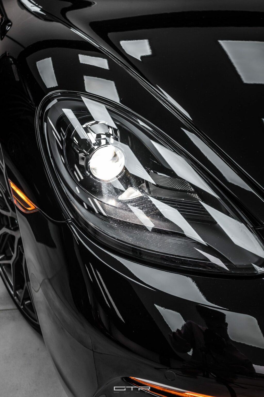 alt = "Porsche 718 cayman custom"