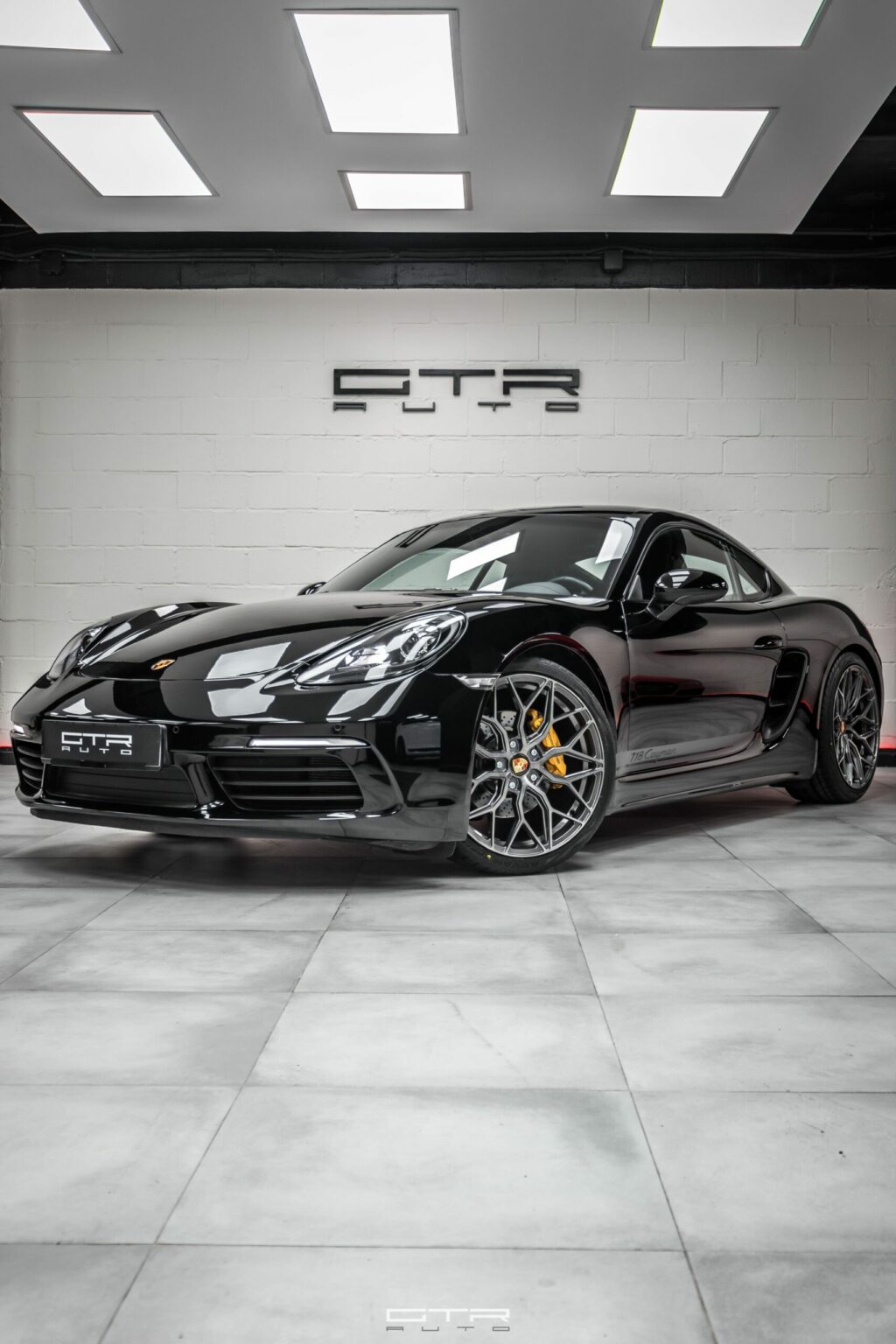 alt = "Porsche 718 cayman custom"