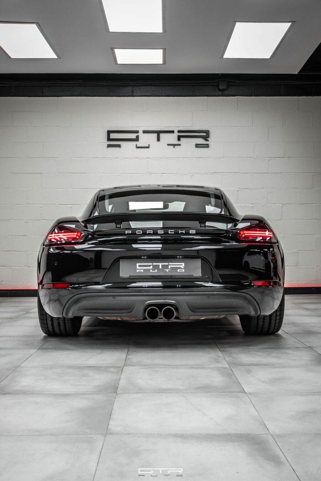 alt = "Porsche 718 cayman custom"