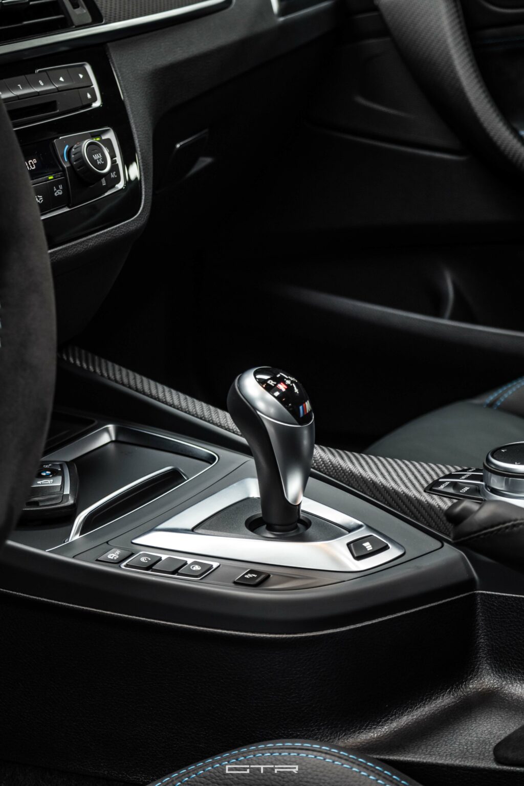 alt="BMW M2 Competition interiores"