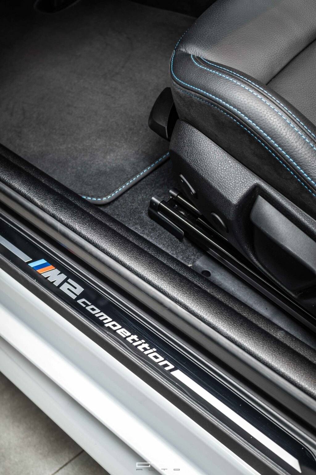 alt="BMW M2 Competition interiores"