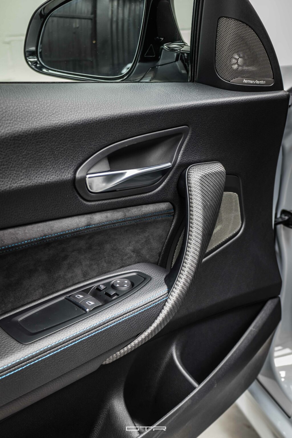 alt="BMW M2 Competition interiores"