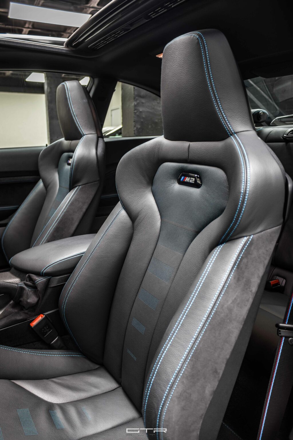 alt="BMW M2 Competition interiores"