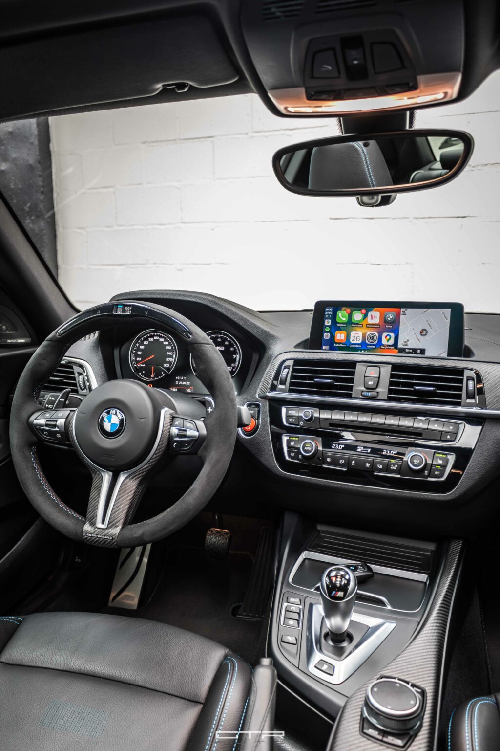 alt="BMW M2 Competition interiores"