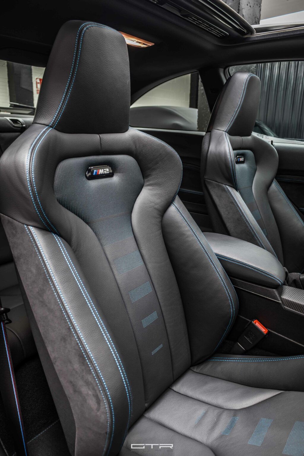 alt="BMW M2 Competition interiores"