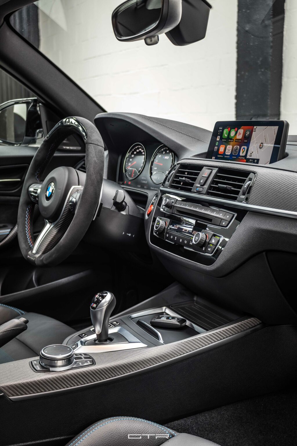 alt="BMW M2 Competition interiores"