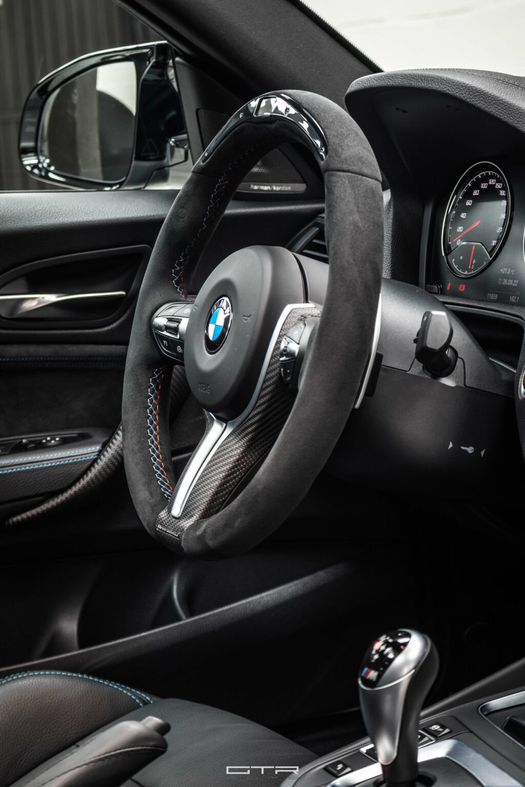 alt="BMW M2 Competition interiores"