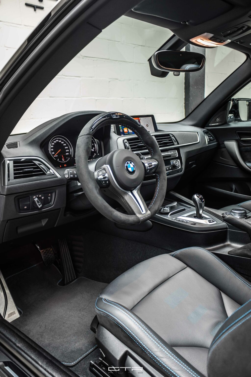 alt="BMW M2 Competition interiores"