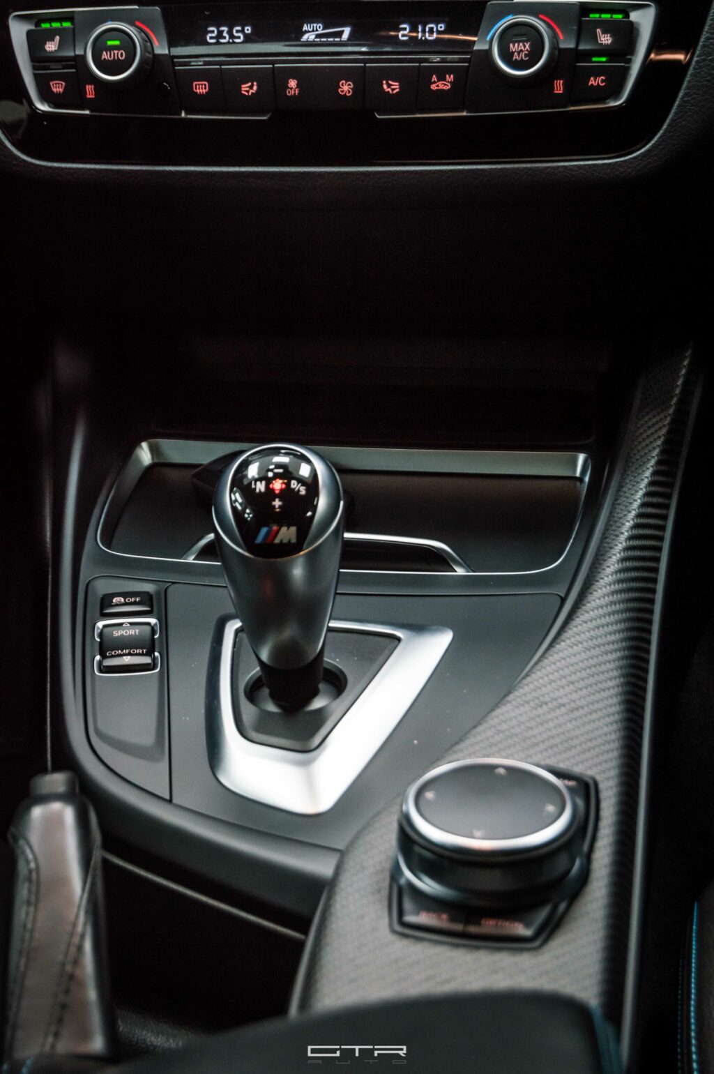 alt="bmw m2 salpicadero"
