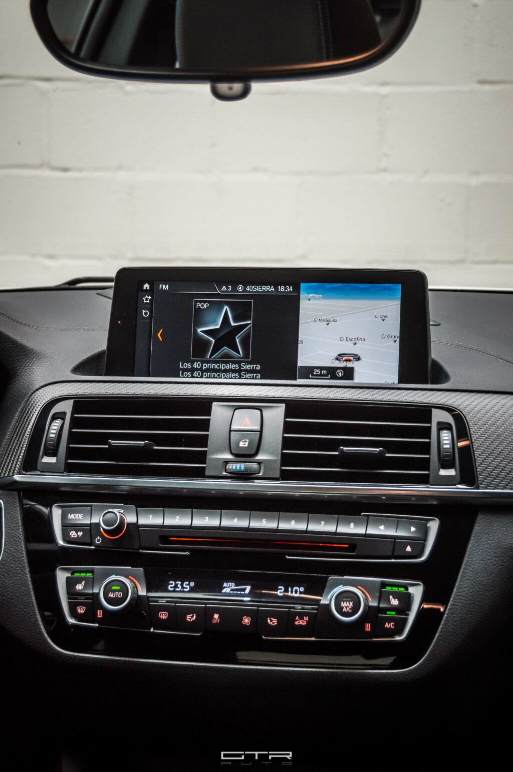 alt="bmw m2 salpicadero"