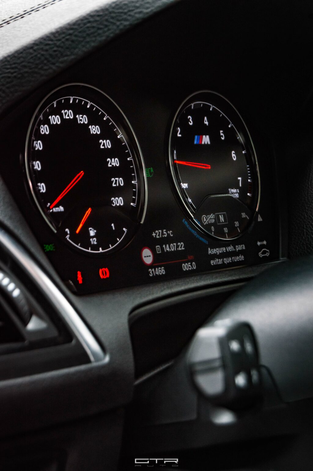 alt="bmw m2 cuenta revoluciones"