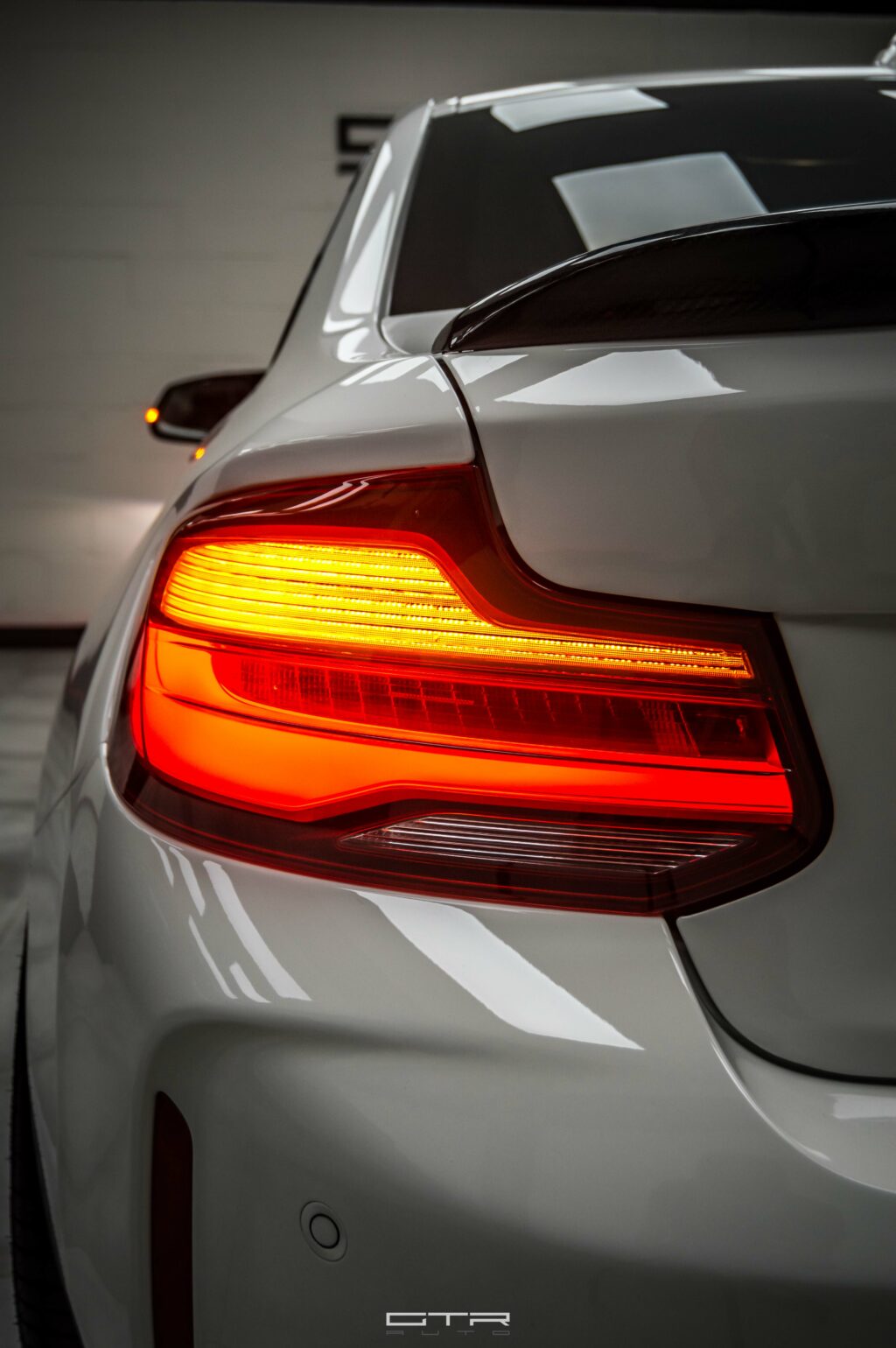 alt="bmw m2 pilotos"