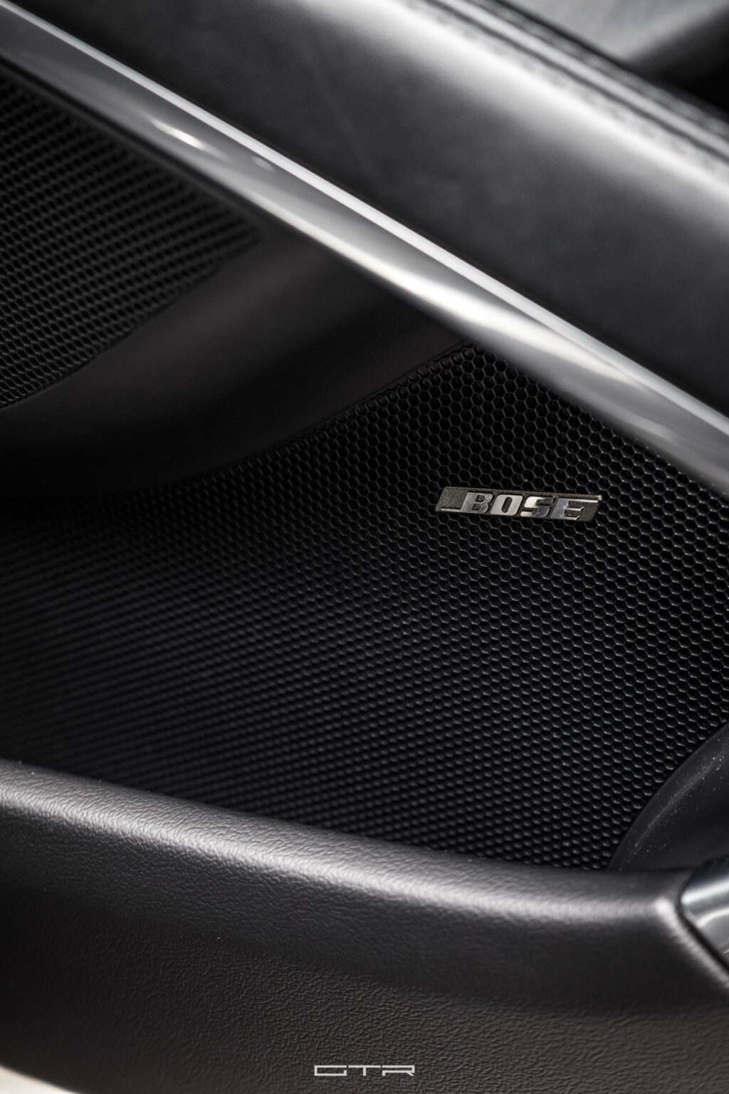 alt="porsche 911 carrera s bose"