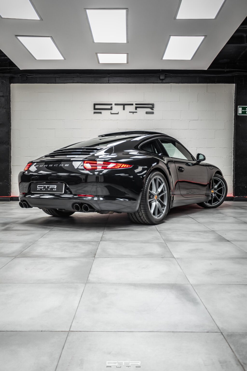 alt="porsche 911 carrera s"
