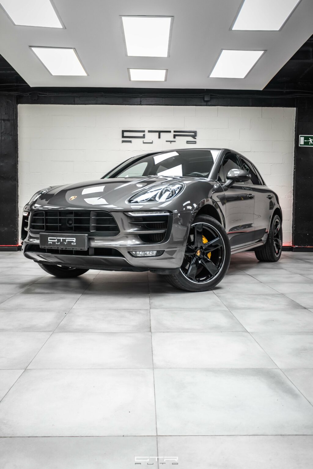 Alt="Porsche Macan S"