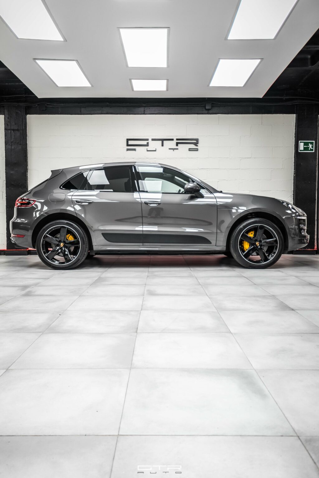 Alt="Porsche Macan S"