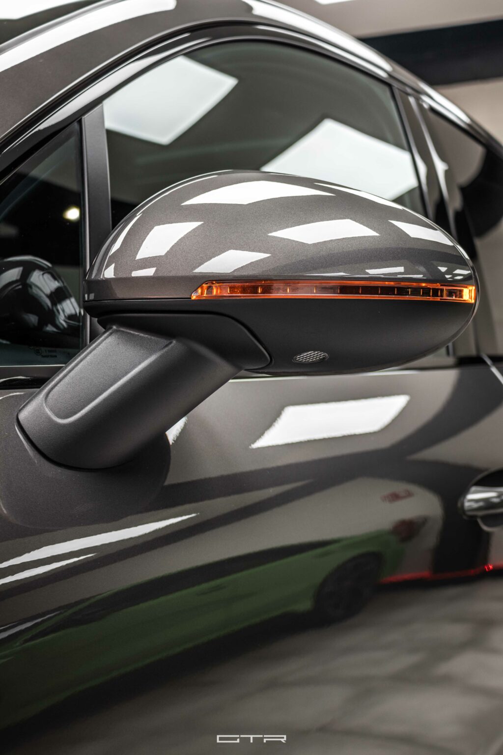 Alt="Porsche Macan S interior retros"