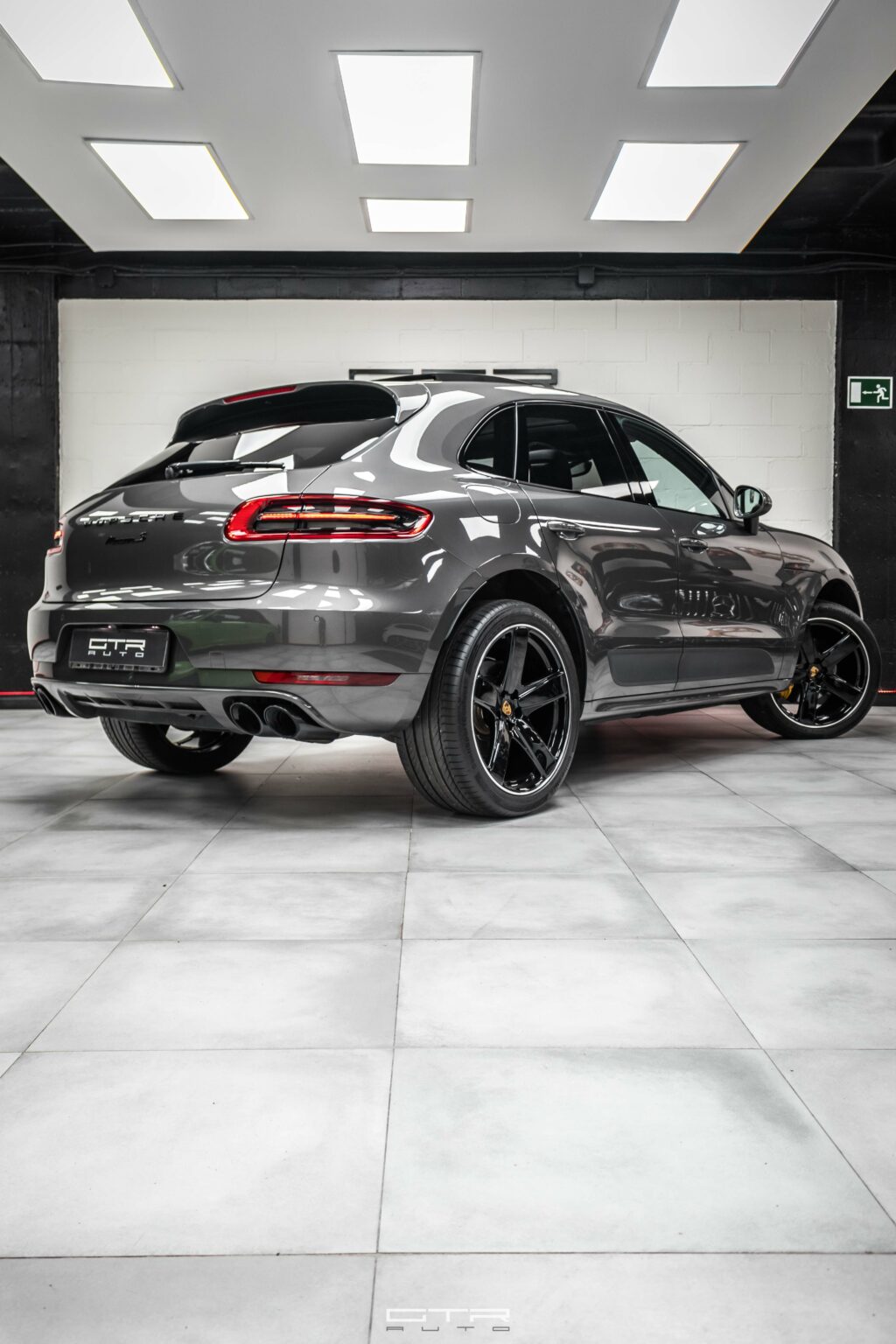Alt="Porsche Macan S"