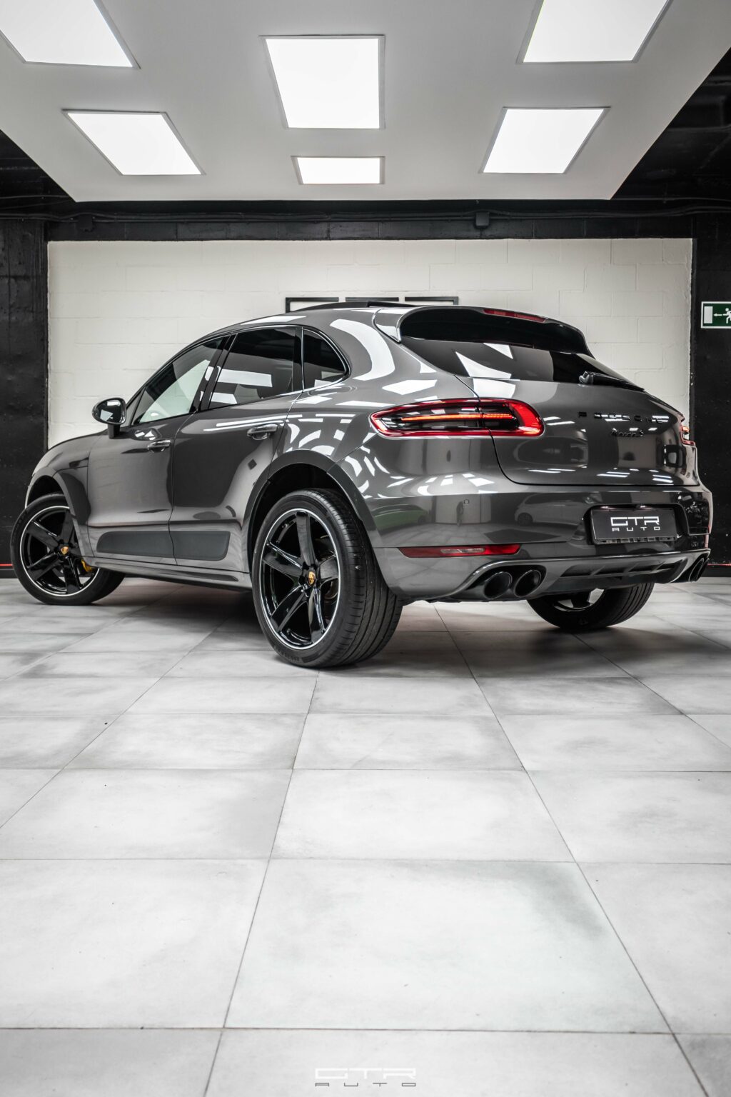 Alt="Porsche Macan S"