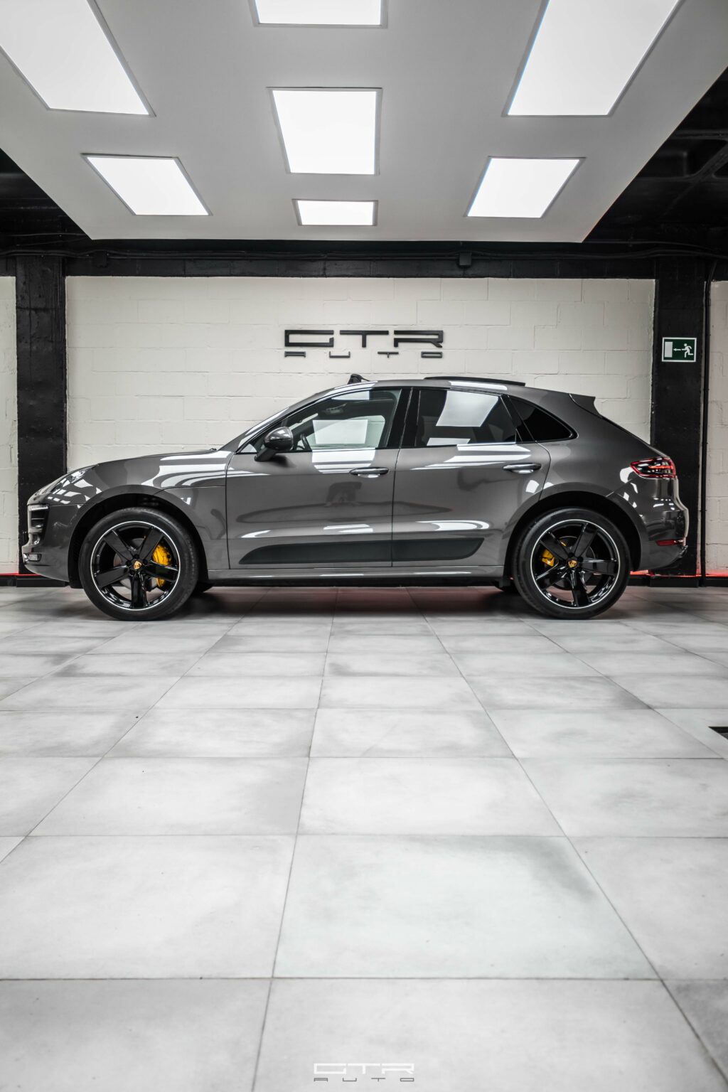 Alt="Porsche Macan S"