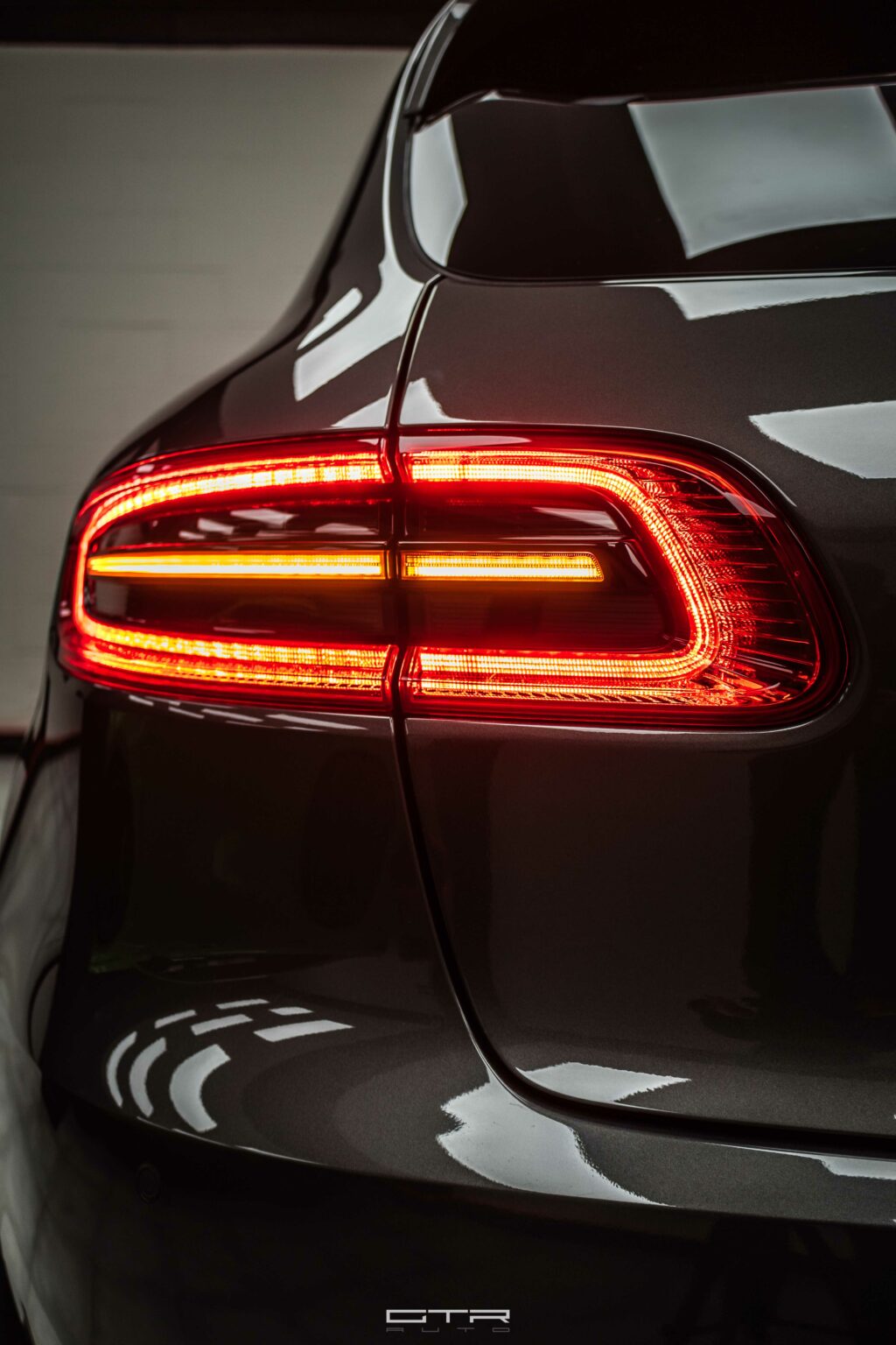 Alt="Porsche Macan S piloto trasero"